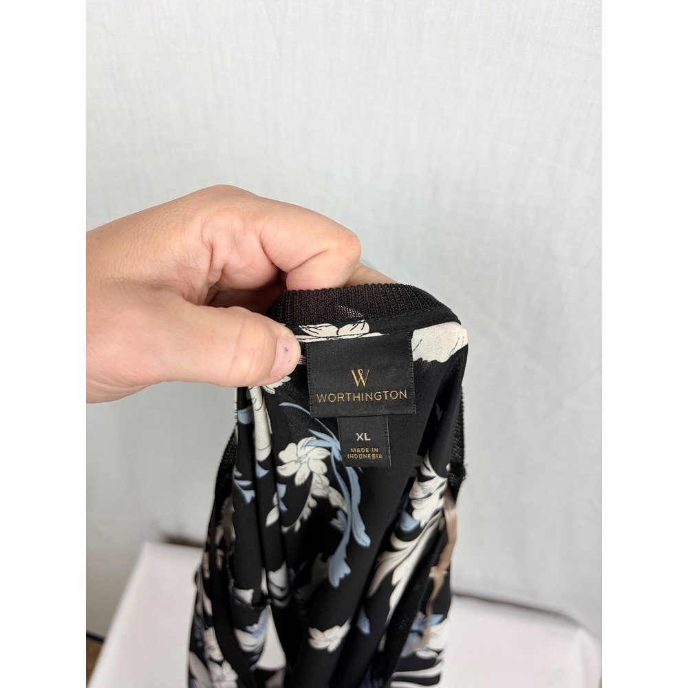 Worthington Black Floral V-Neck Short Sleeve Blouse XL Blue White Flower Print - Picture 12 of 13